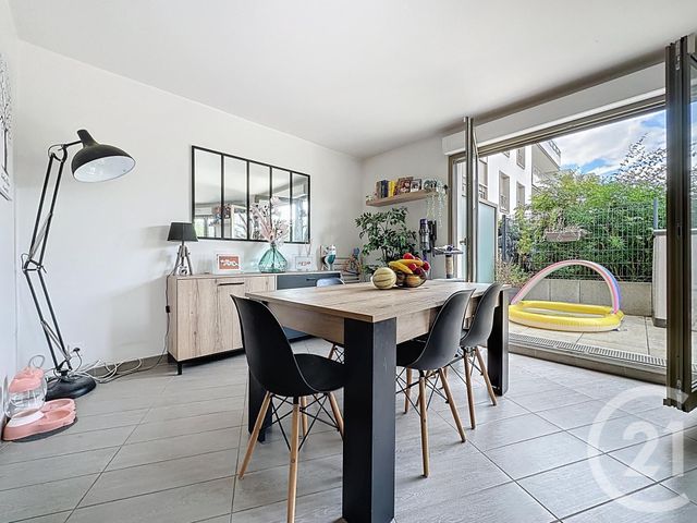 Afficher la photo en grand Appartement F3 à vendre - 3 pièces - 66.56 m2 - ST CYR L ECOLE - 78 - ILE-DE-FRANCE - Century 21 Fels Immobilier