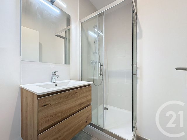 Afficher la photo en grand Appartement Duplex à vendre - 4 pièces - 91.61 m2 - VERSAILLES - 78 - ILE-DE-FRANCE - Century 21 Fels Immobilier