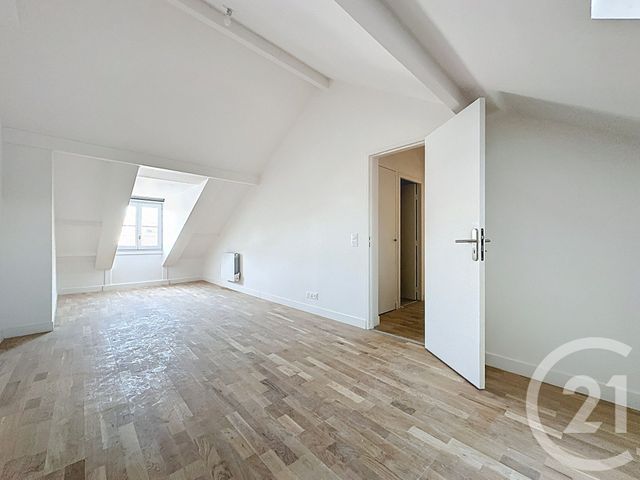 Afficher la photo en grand Appartement Duplex à vendre - 4 pièces - 91.61 m2 - VERSAILLES - 78 - ILE-DE-FRANCE - Century 21 Fels Immobilier