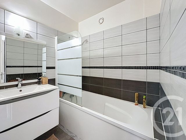 Appartement F3 à vendre - 3 pièces - 61.2 m2 - VERSAILLES - 78 - ILE-DE-FRANCE - Century 21 Fels Immobilier