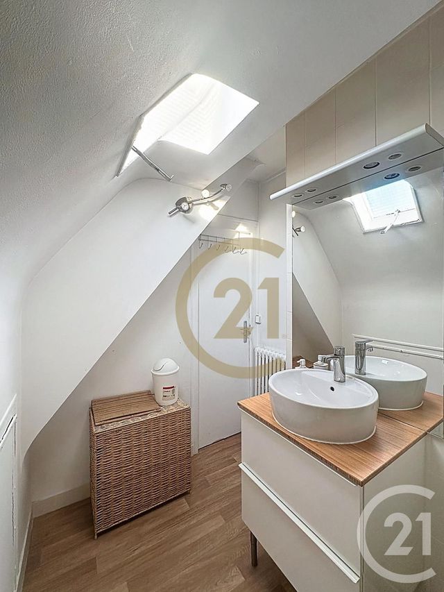 Appartement Duplex à louer - 2 pièces - 50.71 m2 - VERSAILLES - 78 - ILE-DE-FRANCE - Century 21 Fels Immobilier