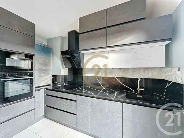 Appartement Duplex à louer - 3 pièces - 81.88 m2 - VERSAILLES - 78 - ILE-DE-FRANCE - Century 21 Fels Immobilier