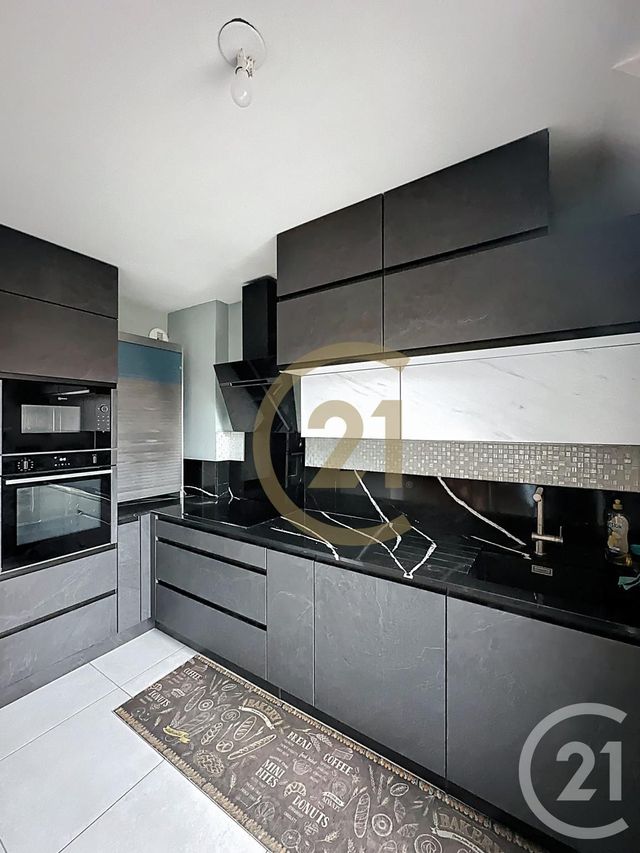 Appartement Duplex à louer - 3 pièces - 81.88 m2 - VERSAILLES - 78 - ILE-DE-FRANCE - Century 21 Fels Immobilier
