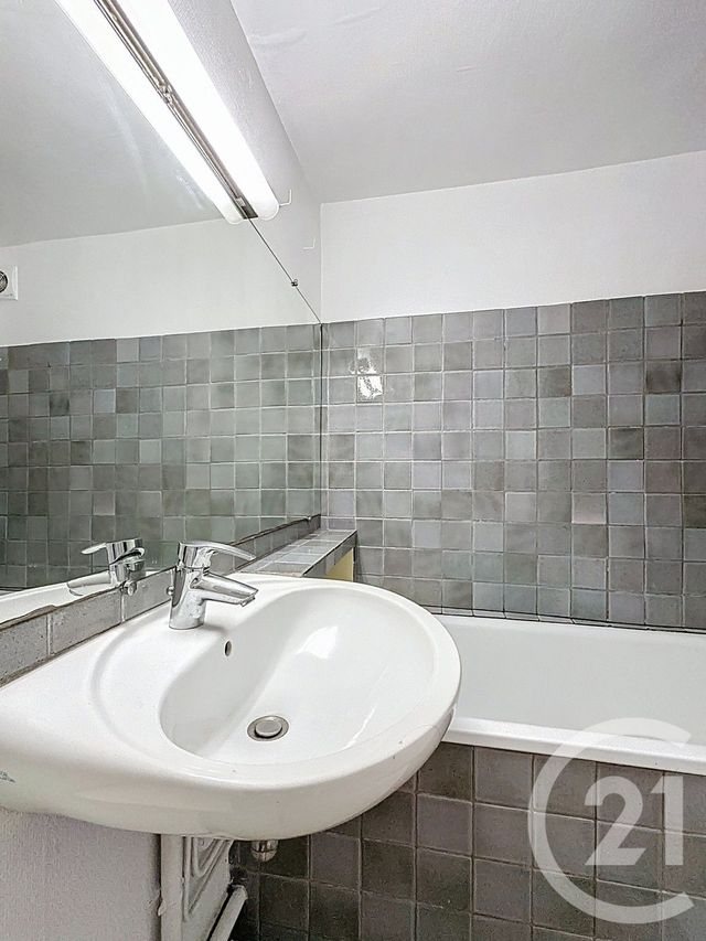 Appartement T3 à vendre - 3 pièces - 50.75 m2 - VERSAILLES - 78 - ILE-DE-FRANCE - Century 21 Fels Immobilier