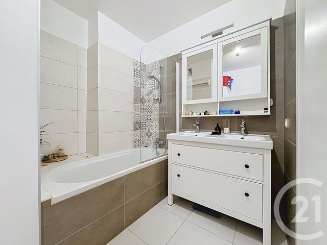 Appartement F4 à vendre - 4 pièces - 93.88 m2 - LE CHESNAY - 78 - ILE-DE-FRANCE - Century 21 Fels Immobilier