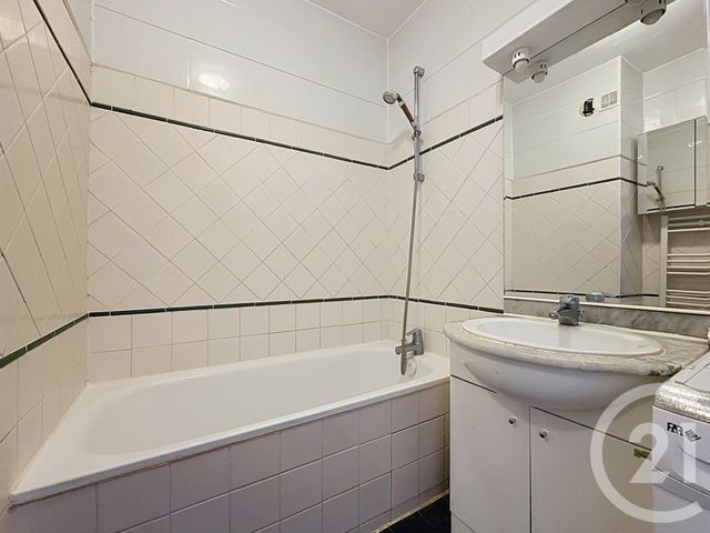 Appartement F3 à vendre - 3 pièces - 58.03 m2 - VERSAILLES - 78 - ILE-DE-FRANCE - Century 21 Fels Immobilier