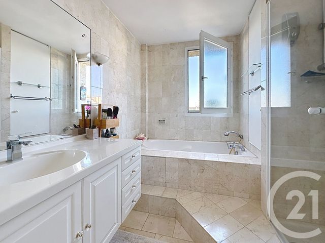 Appartement F5 à vendre - 5 pièces - 96.57 m2 - VERSAILLES - 78 - ILE-DE-FRANCE - Century 21 Fels Immobilier