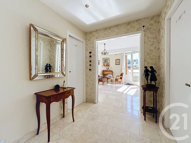 Appartement F5 à vendre - 5 pièces - 96.57 m2 - VERSAILLES - 78 - ILE-DE-FRANCE - Century 21 Fels Immobilier