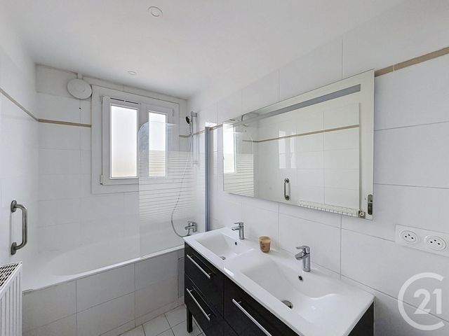 Appartement à louer - 4 pièces - 83.18 m2 - LE CHESNAY - 78 - ILE-DE-FRANCE - Century 21 Fels Immobilier
