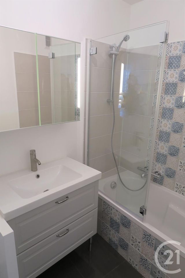 Appartement F3 à louer - 3 pièces - 81.01 m2 - VERSAILLES - 78 - ILE-DE-FRANCE - Century 21 Fels Immobilier