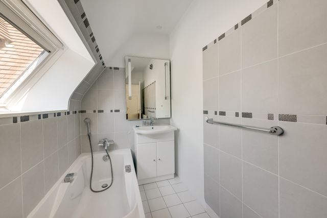 Afficher la photo en grand maison à vendre - 8 pièces - 250.0 m2 - VERSAILLES - 78 - ILE-DE-FRANCE - Century 21 Fels Immobilier