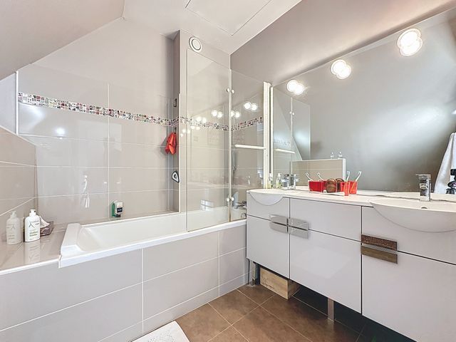 Appartement à vendre - 5 pièces - 108.77 m2 - VERSAILLES - 78 - ILE-DE-FRANCE - Century 21 Fels Immobilier